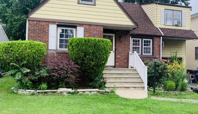 Hackensack 4Beds/2bath, Newly Renovated Home w parking/backyard
