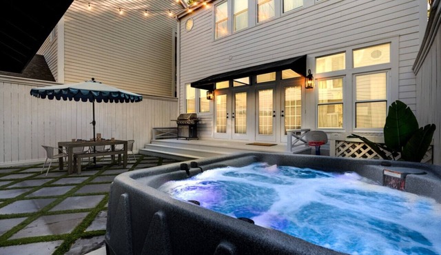 Haile Hideaway | 3 Beds w/ Crib + Hot Tub Near UF
