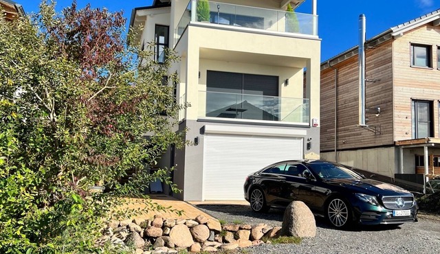 Hainer See, modern, spacious vacation apartment with lake view, 25 meters to the lake