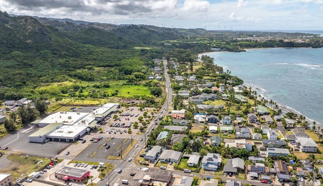 "Hale Opaka" | Beach Access, 6 BR, 2 Kitchens, A/C