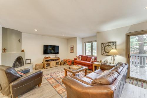 Half Mi to Angel Fire Resort: Townhome w/Grill!
