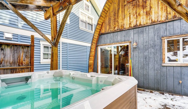 Half-Mi to Park City Mountain: Cabin w/Hot Tub!