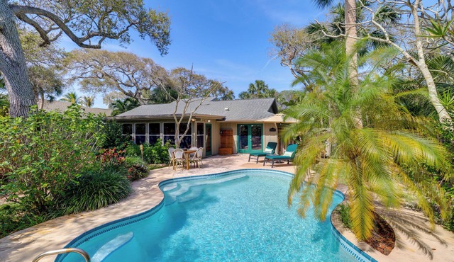 Half-Mi to Private Beach: Floridana Beach Getaway