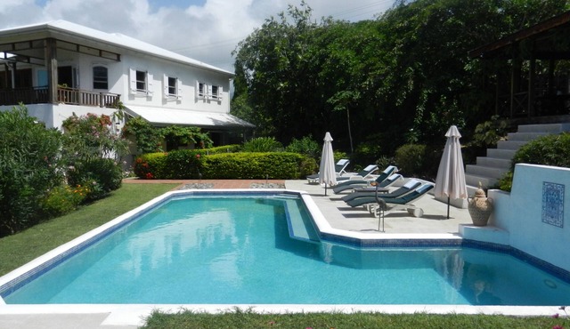 Half Moon Villa :- A beautiful villa with a large pool & garden, ocean views.