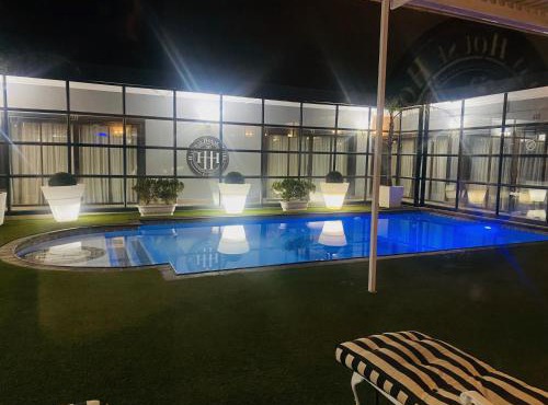 Halfway House Hotel