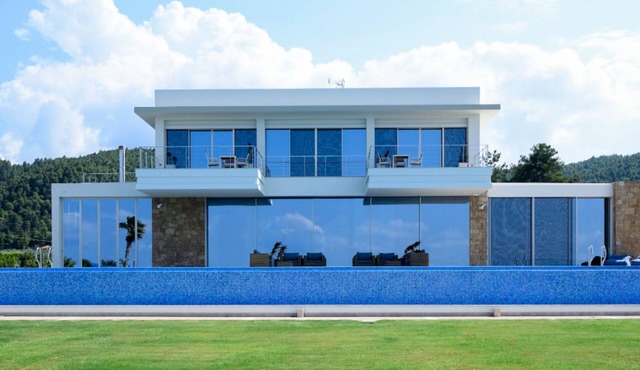 Halkidi's Mesmerizing 6BR Villa with Pool