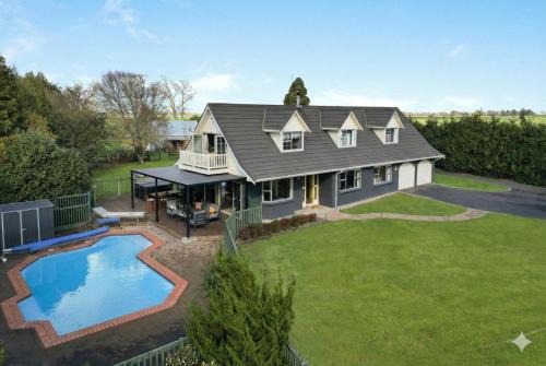 Hamilton Greenhill Lodge - Private Pool & Hot Spa Pool & Fireplace