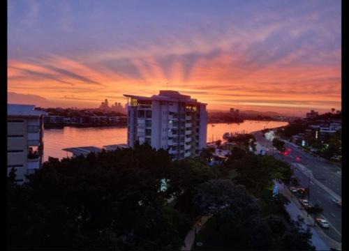 Hamilton Riverview Apt with Balcony & Pool