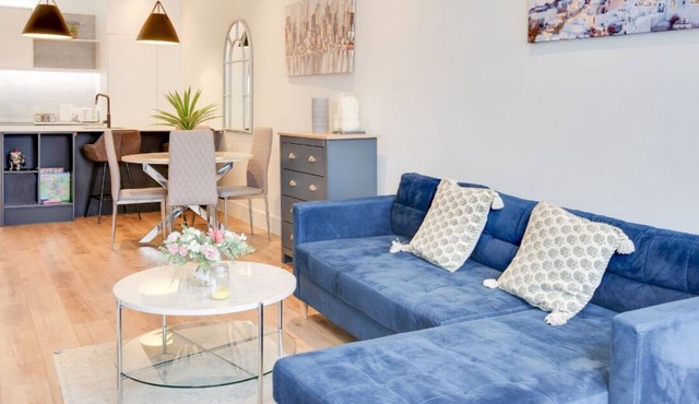 Hamlet Court 1BR Flat | Seafront + Shops
