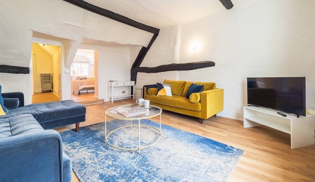 Hamlet's Nest - a cosy central apartment - sleeps 4