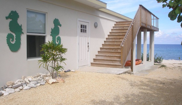 Hammock Moon - Two Bedroom House Directly on Beach with Gazebo