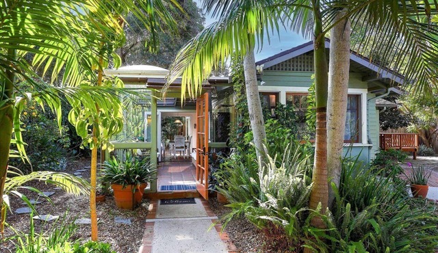 Hammonds Beach Haven - next to Miramar Beach w/yard, deck & sunroom - walk to Rosewood!