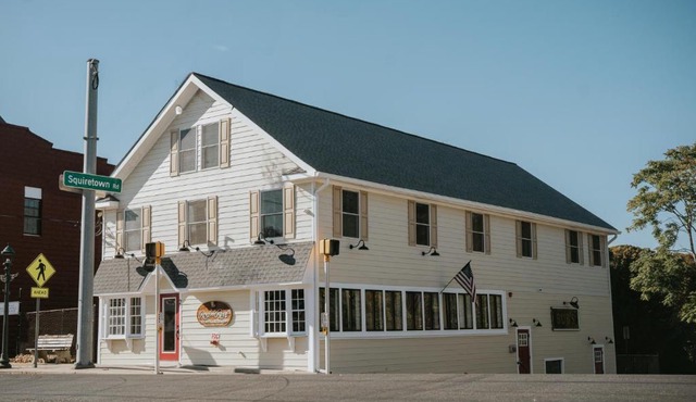 Hampton Bays Hotel On Main