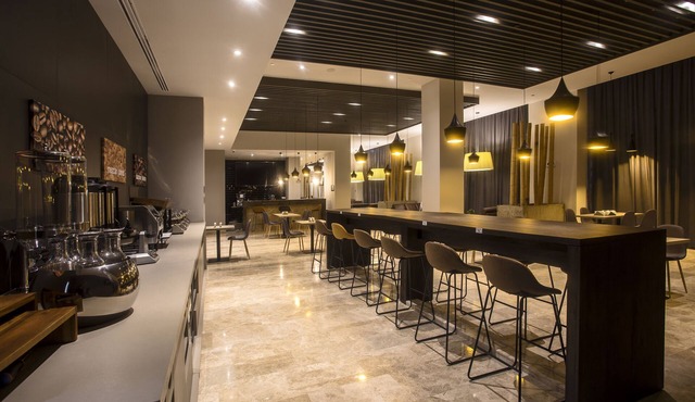 Hampton by Hilton David