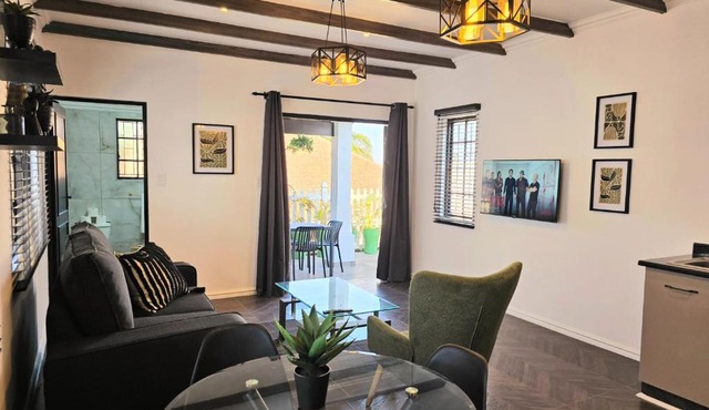 Hampton Collection Avenues - Urban 4 Sleeper Serviced Apartment