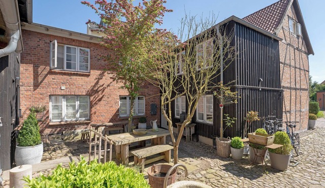 Hampton House vacation apartment with terrace in Eutin