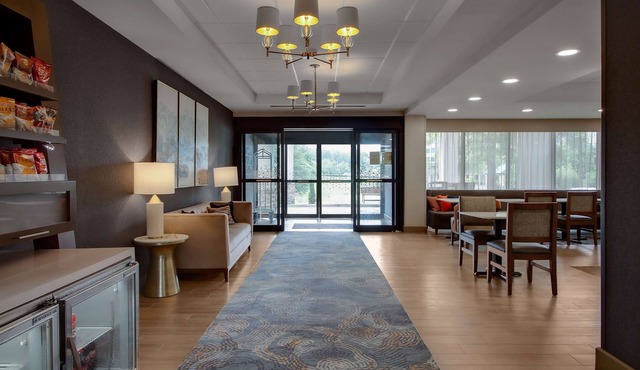 Hampton Inn Birmingham-Colonnade 280