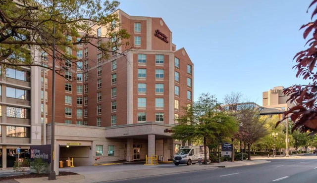 Hampton Inn & Suites Arlington Crystal City DCA