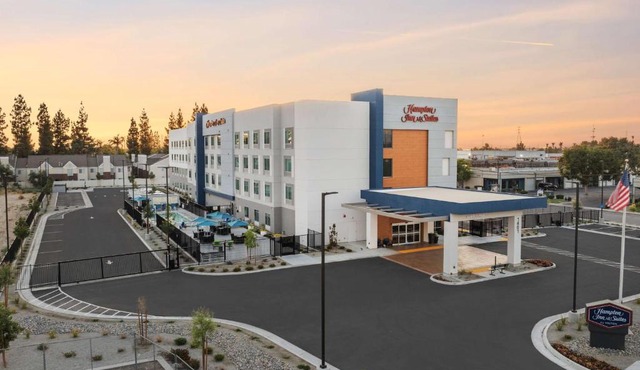 Hampton Inn & Suites Bakersfield Central