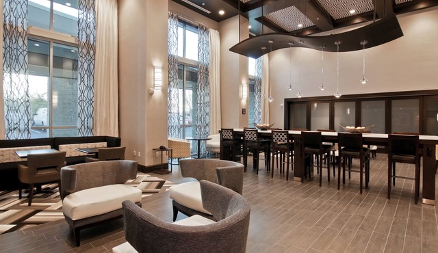 Hampton Inn & Suites Bellevue Downtown-Seattle