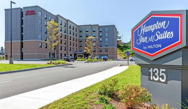 Hampton Inn & Suites Boston/Waltham