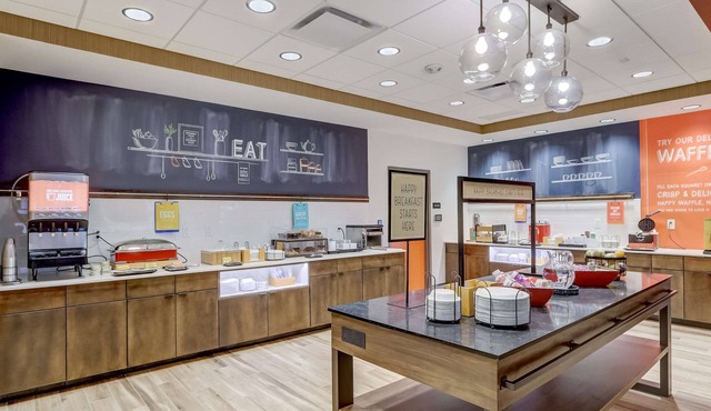 Hampton Inn & Suites Cincinnati Midtown Rookwood