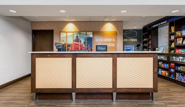 Hampton Inn & Suites Deland