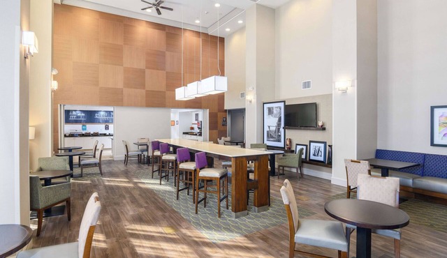 Hampton Inn & Suites Hartford-Manchester