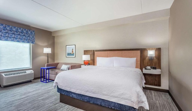 Hampton Inn & Suites Kittery-Portsmouth