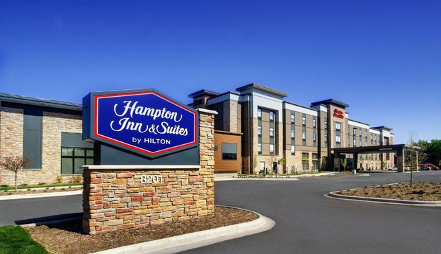Hampton Inn & Suites Milwaukee West