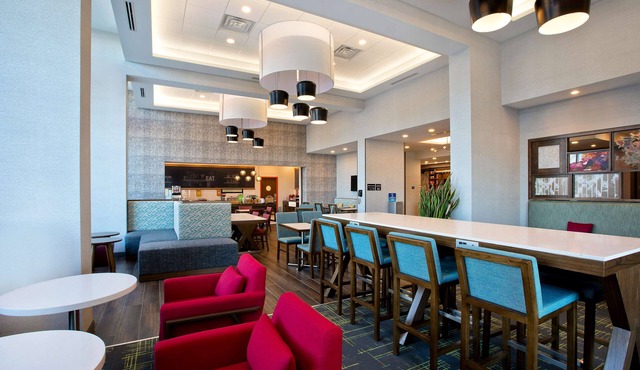 Hampton Inn & Suites Ottawa West