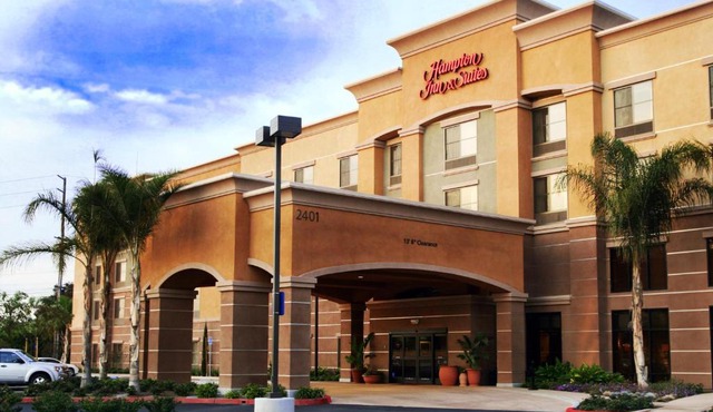 Hampton Inn & Suites Seal Beach