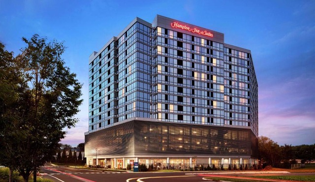 Hampton Inn & Suites Teaneck/Glenpointe