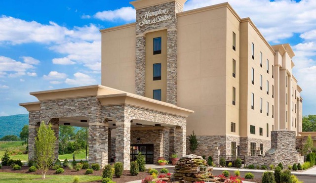Hampton Inn & Suites Williamsport - Faxon Exit