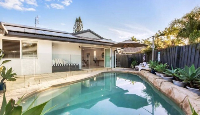 Hampton Style Luxury House Private Pool Robina