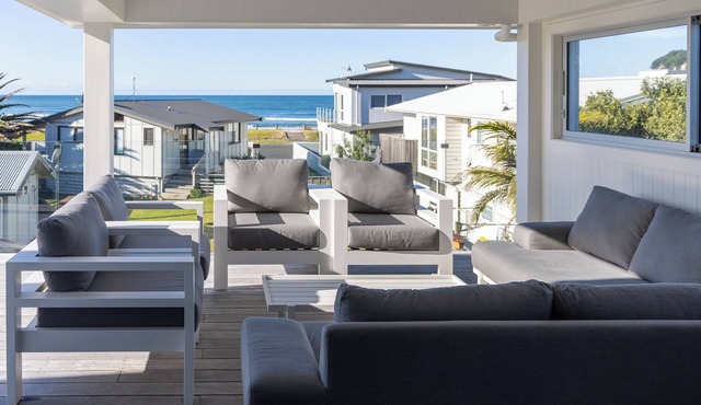 Hampton Views - Luxe Beachfront Retreat