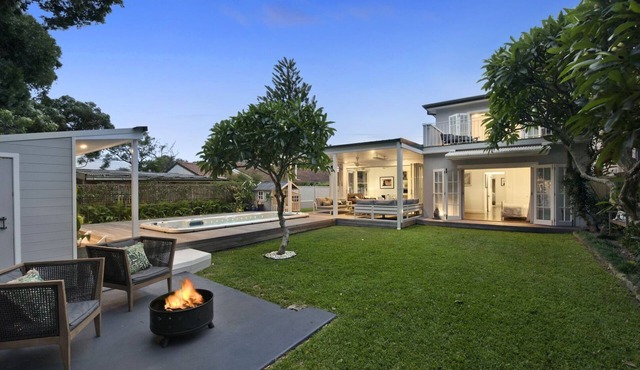 Hamptons Beach House in Curl Curl