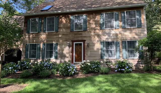 Hamptons Cousy, Spacious, Family Home by the beach