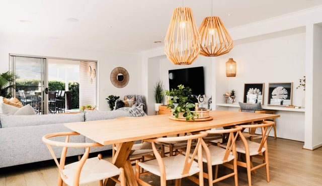 Hamptons Haven; Luxe 4 bedroom, 2 bathroom, WIFI