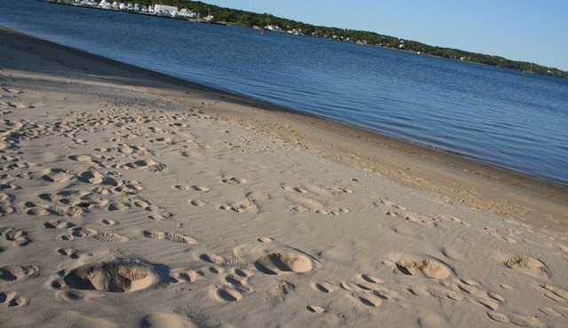 Hamptons Waterfront- On A Sandy Beach- Relax & Getaway! (SH)