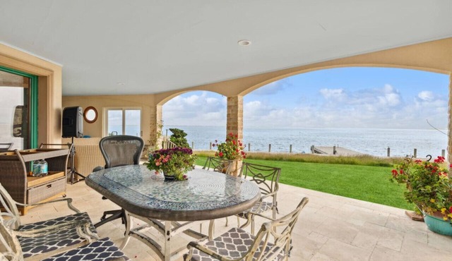 Hamptons Waterfront Paradise