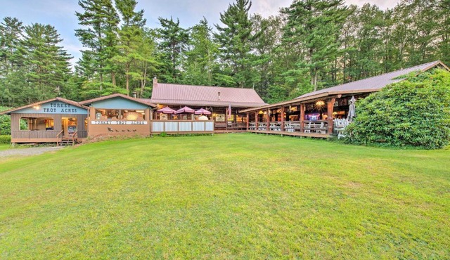 Handcrafted Log Cabin in Candor: Group Getaway!
