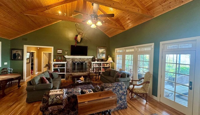 Handicap Accessible 4 Bedrooms with Amazing Views on Monteagle Mountain