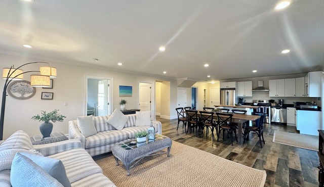 Hangar Haven - Large 6 Bedroom House