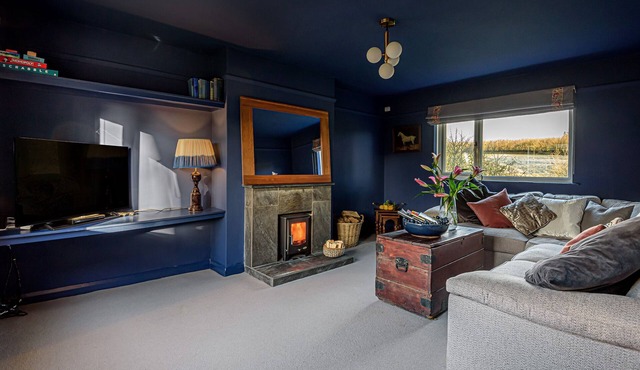 HANGLEY COTTAGE, pet friendly, with open fire in Simonsbath
