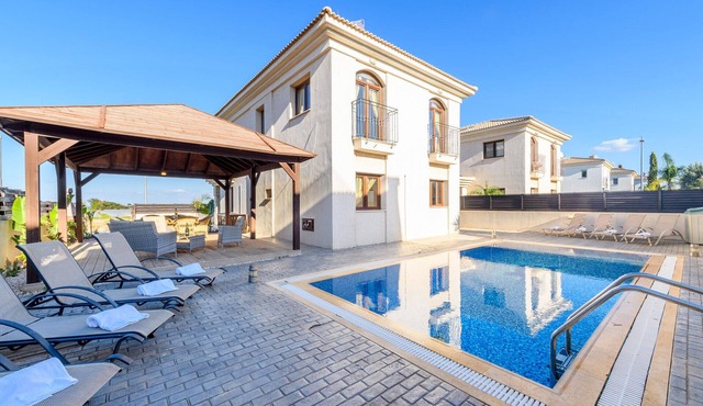 Hann's Villa - Charming Kapparis Getaway