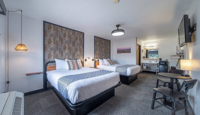 Hansen Inn & Cabins, Room, Double Queen, Second Floor, No Smoking, No Pets