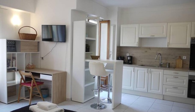Happy - a spacious studio flat with balcony 300m from the beach