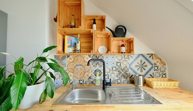 HappyBnB: naturally situated apartment with river-view, fireplace and playground