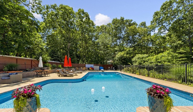 Haptons secluded huge 4 bedroom paradise!